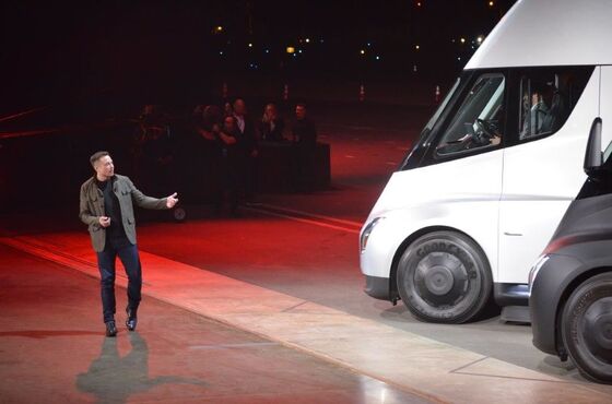 With Tesla Model Y Party, Elon Musk Goes Where He’s Comfortable: The Spotlight