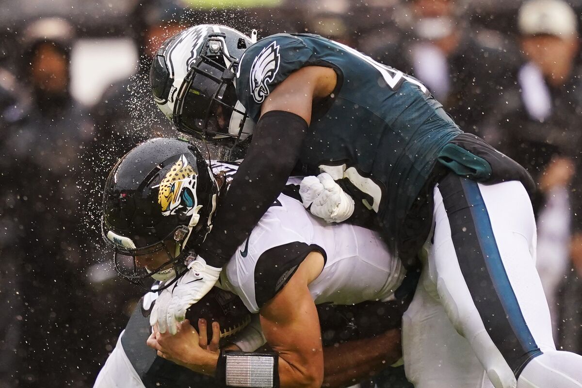 Undefeated Eagles Spoil Pederson's Return, Top Jaguars 29-21 - Bloomberg