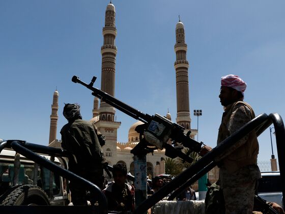 Trump’s Big Bet on Saudis Goes Bad as Ragtag Yemen Rebels Resist