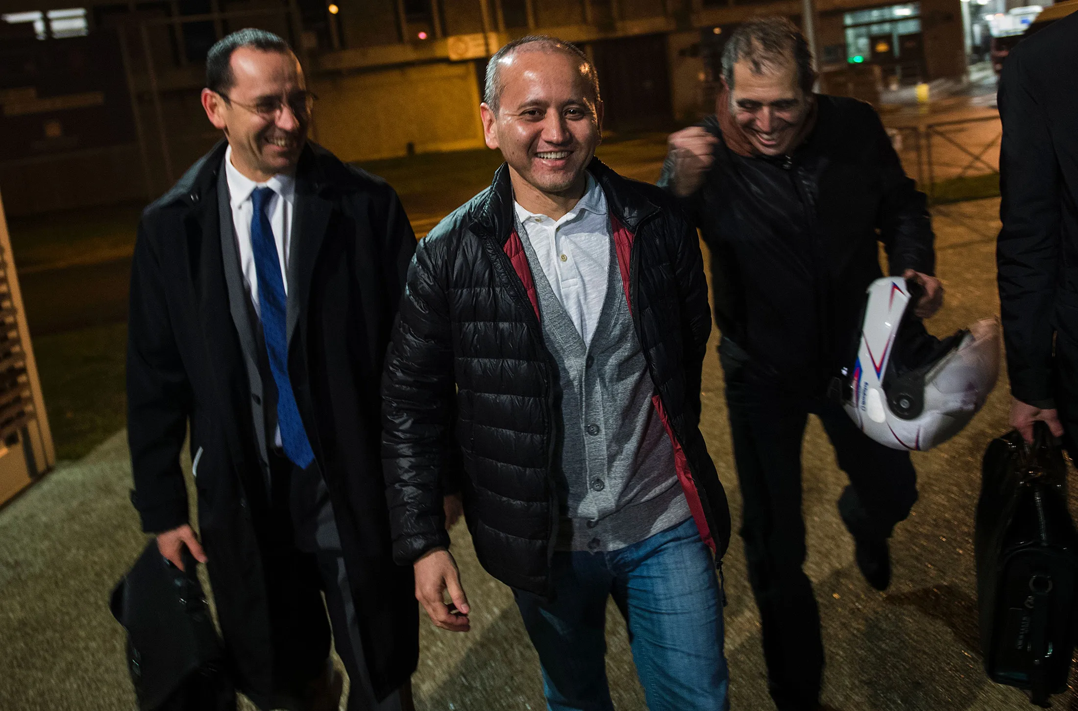 Mukhtar Ablyazov, center, as he leaves the Fleury-Merogis jail after being released&nbsp;in Fleury-Merogis, near Paris, on Dec. 9, 2016.&nbsp;