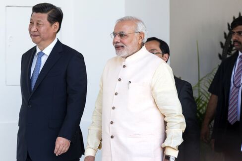 Xi's visit to India was overshadowed by a military movement near the India-China border