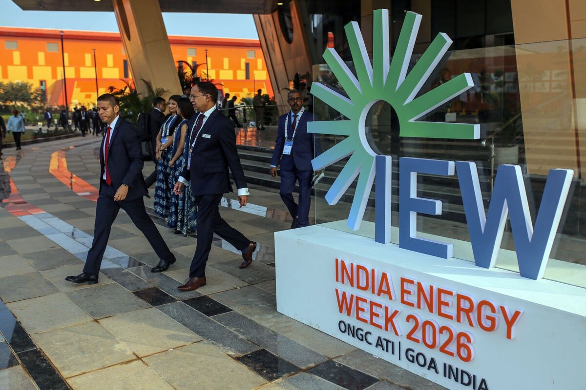 bloomberg.com - Javier Blas - Is Energy Becoming a Buyer's Market? India Says Yes