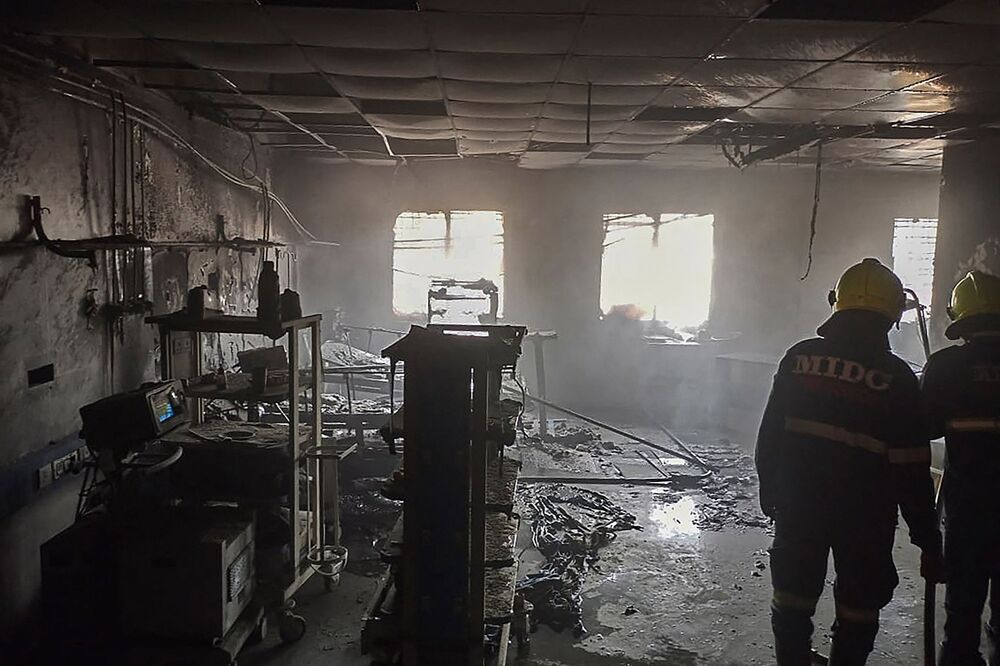 Fire in Indian Hospital COVID-19 Ward Kills 11 Patients - Bloomberg