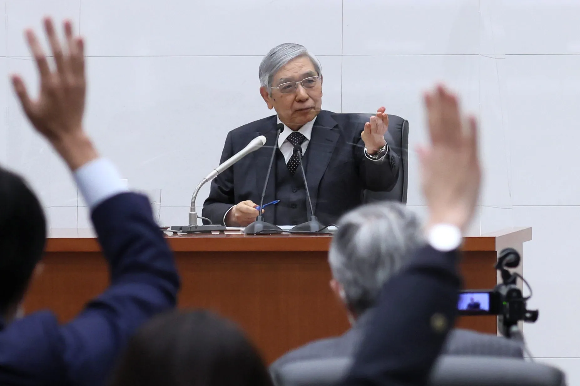 大規模緩和は｢成功｣、２％物価目標の達成に近づく－黒田日銀総裁 - Bloomberg