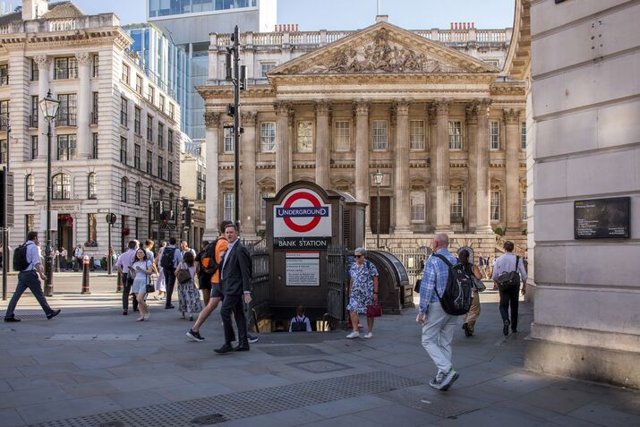 Heat Wave Triggers Health Alerts in UK