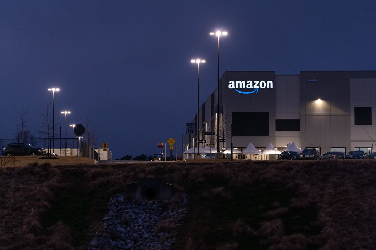 Amazon Warehouse Worker Dies in Bessemer, Alabama thumbnail