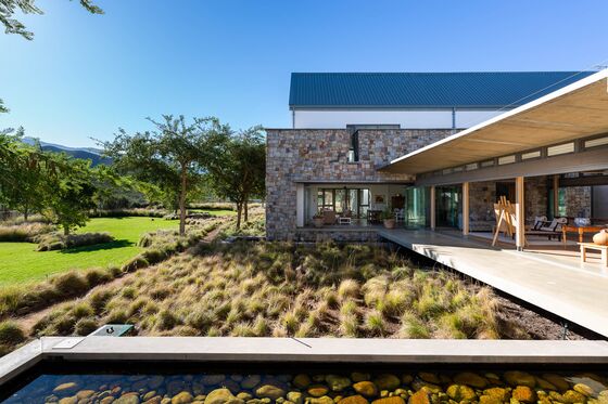 A 1,200-Acre South African Nature Preserve Offers Safari Living