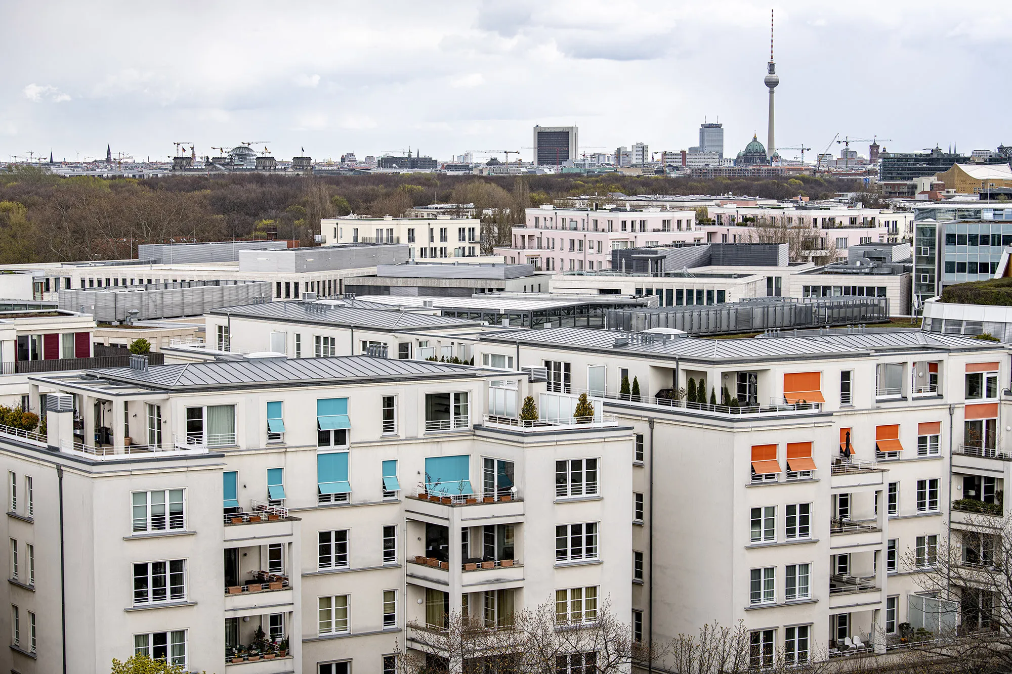 Berlin’s Rent Freeze Toppled by Germany’s Constitutional Court - Bloomberg