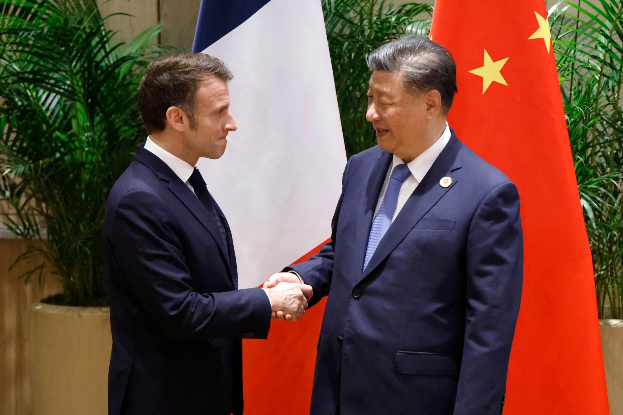 Emmanuel Macron and Xi Jinping during a bilateral meeting.