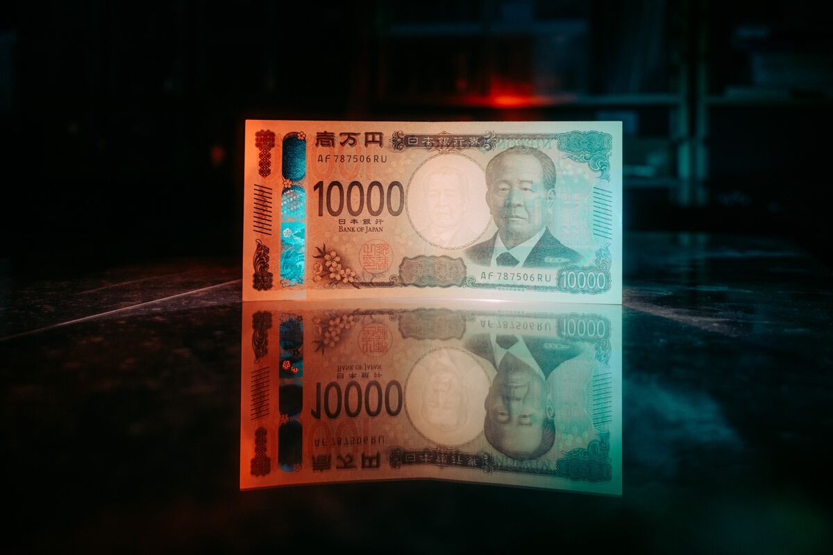 円は153円台半ば、米財務長官発言で売り－自民優勢報道で債券下落へ - Bloomberg