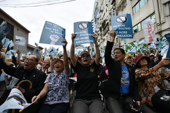 Taiwan Independence Supporters Protest in Warning to Tsai