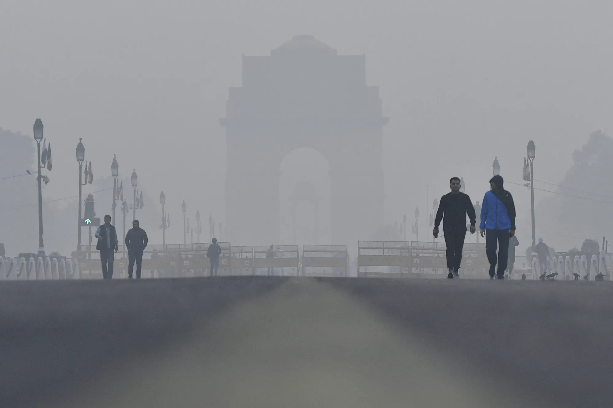 Why Smog Chokes India's Capital, and Its Economy - Bloomberg