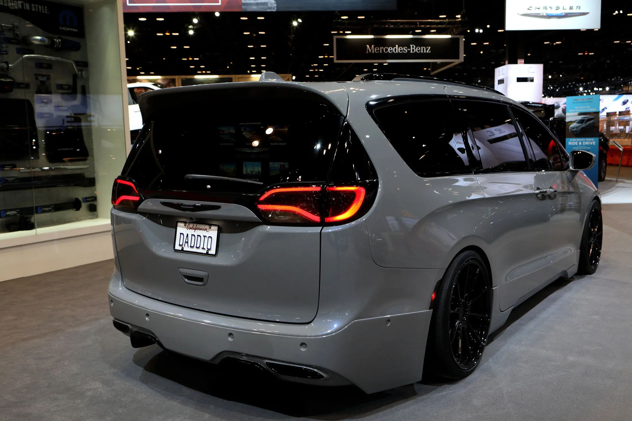 The 2018&nbsp;plug-in hybrid electric Chrysler Pacifica manages 30 miles a charge, enough for many families’&nbsp;soccer practice commute or Home Depot run.