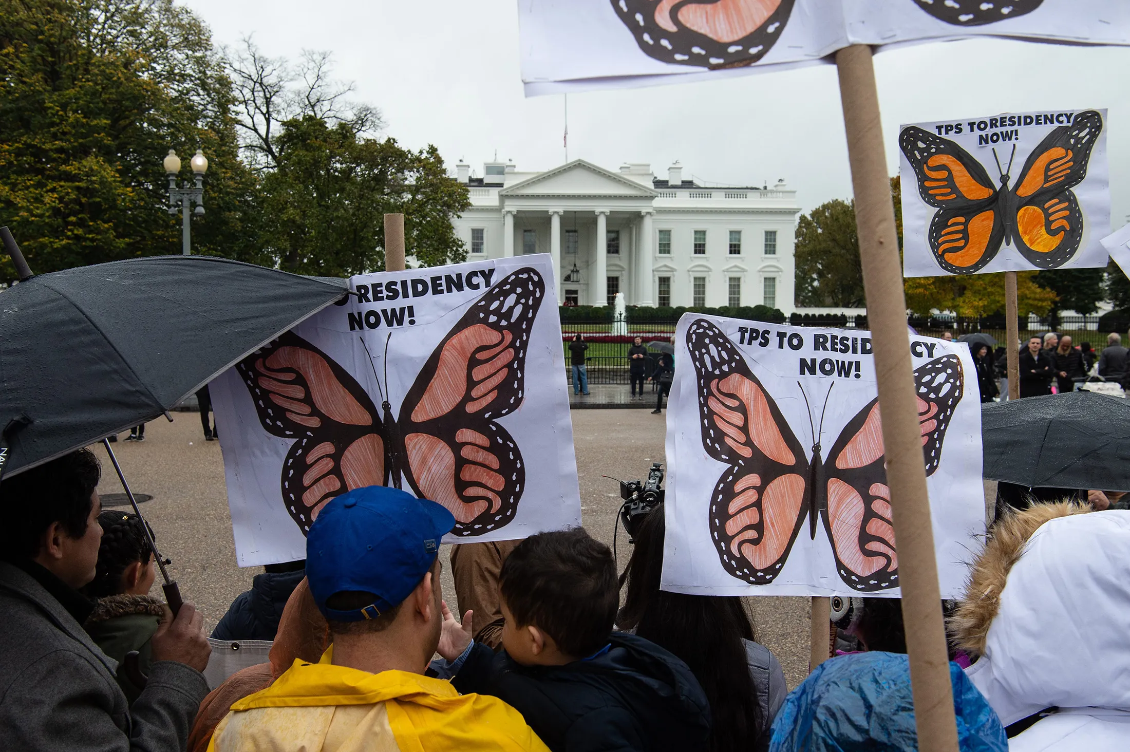 Demonstrators protest Trump’s decision&nbsp;to terminate Temporary Protected Status (TPS) for people from Sudan, El Salvador, Haiti and Nicaragua&nbsp;in front of the White House in 2018.