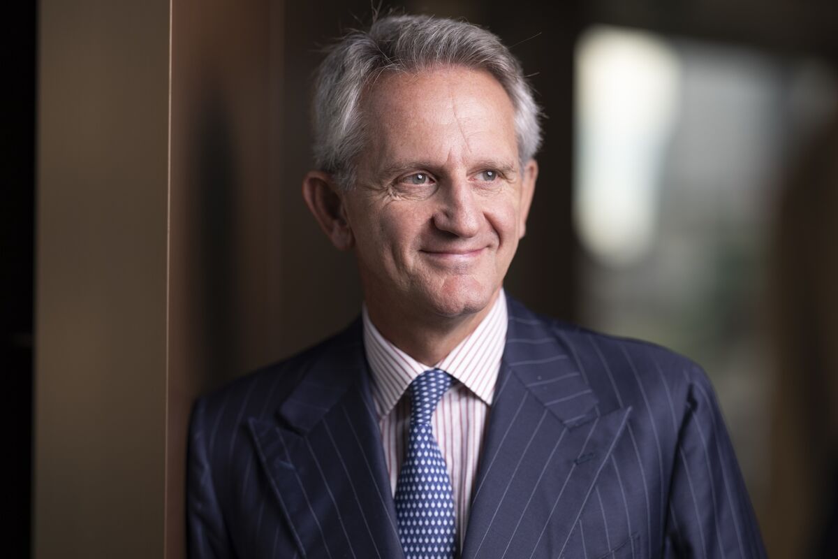 Mediobanca CEO Faces Crucial Vote in Fight for Independence