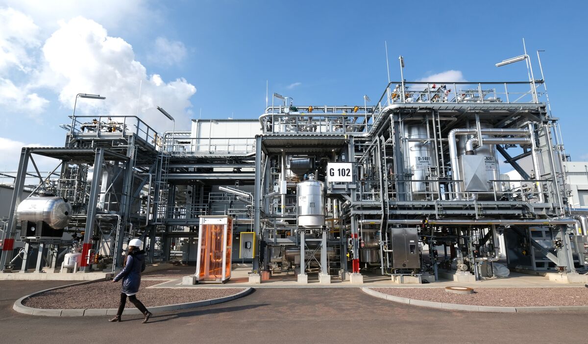 assets.bwbx.io image