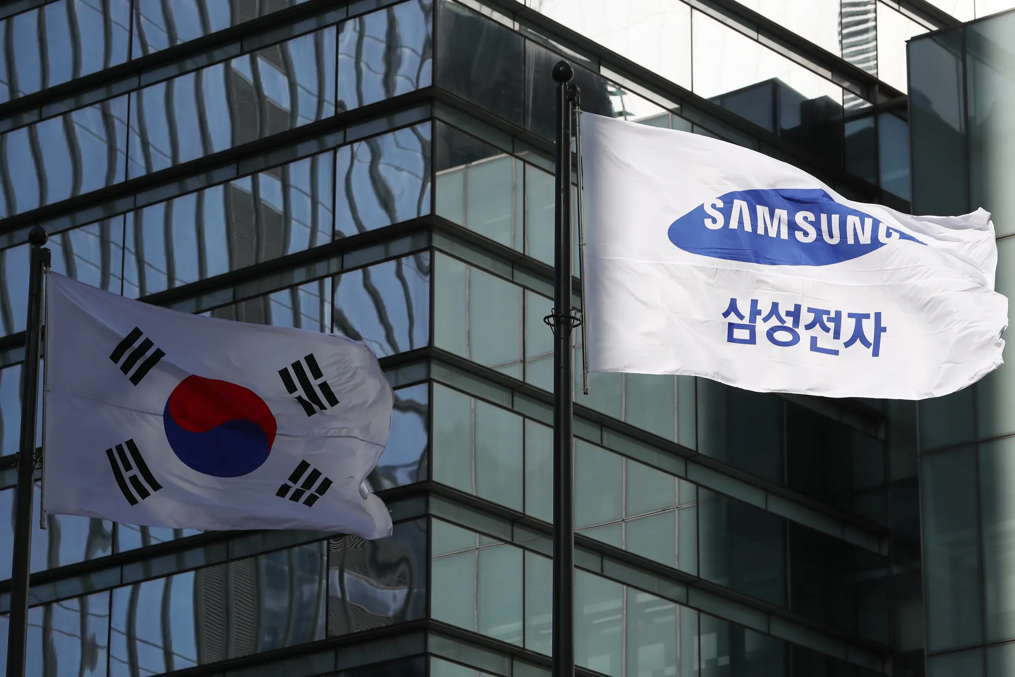 At Samsung Electronics, employees are being encouraged to address each other by name rather than job titles.