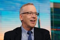 relates to Fed Should Hike to 5% or Higher to Curb Inflation, Dudley Says