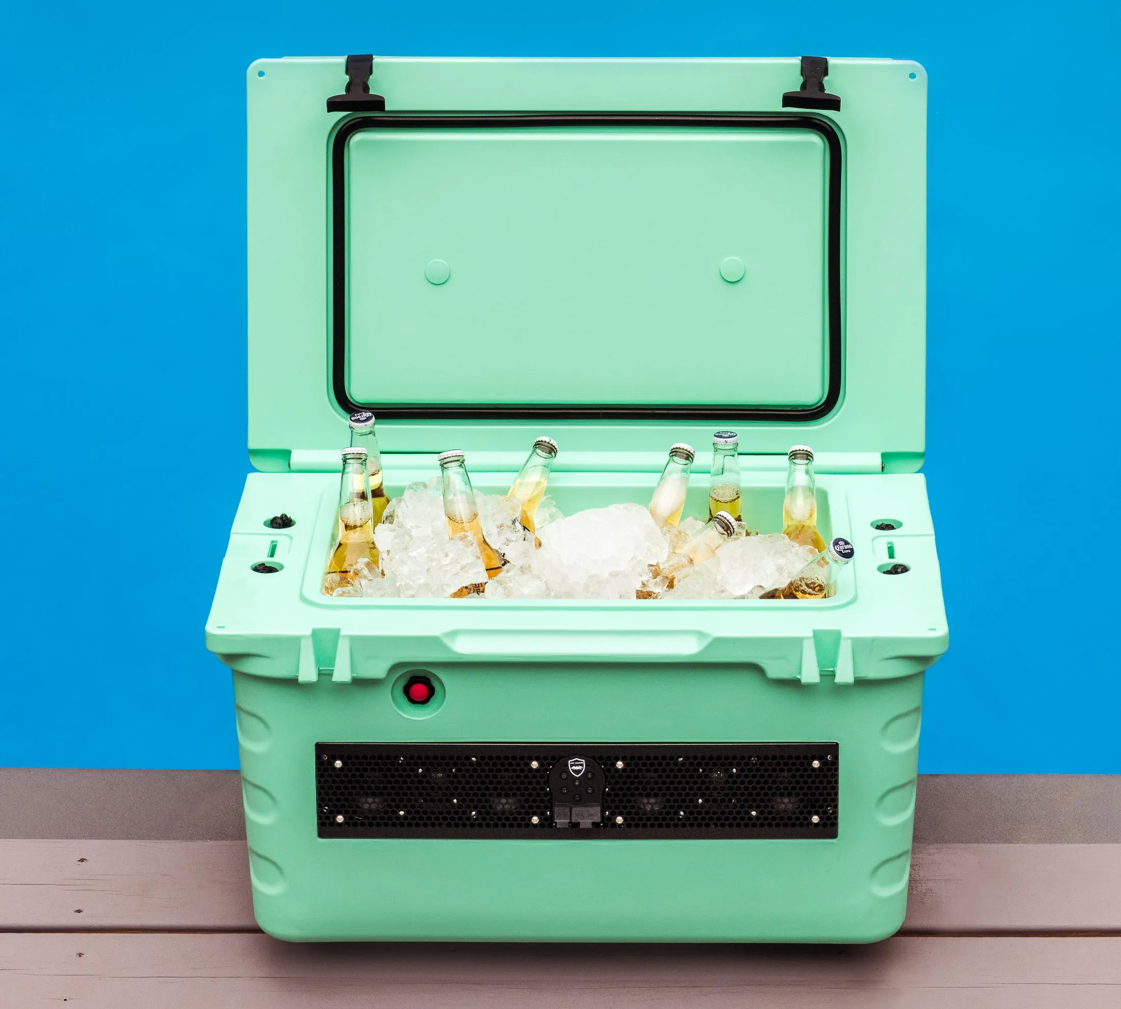 The Shivr-55 cooler combines&nbsp;ear-splitting music and ice-cold drinks.