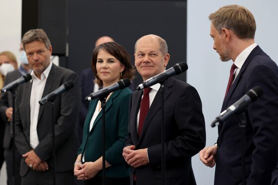 Scholz Opens Path to German Chancellor as Full Talks Get Going