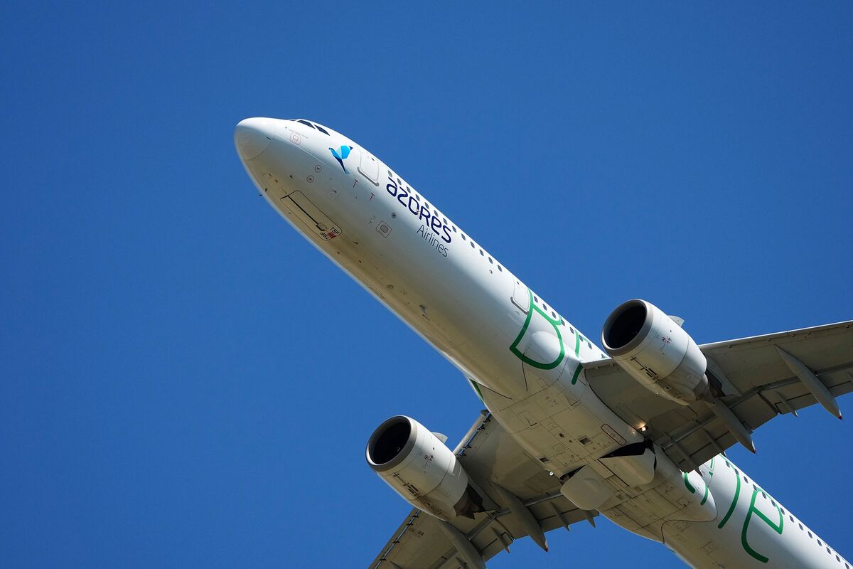 Portugal to Cut Debt at State-Owned Azores Airlines Before Sale