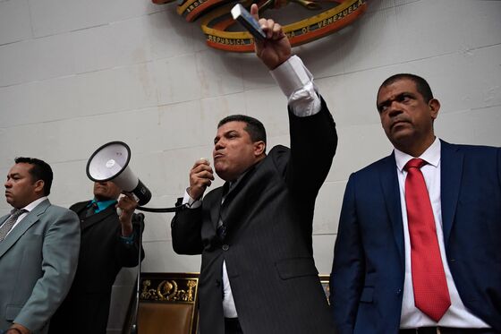 Maduro Forces Block Guaido From Entering Congress, Fueling Chaos