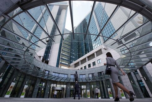 Putin Squeezing Out UBS to Deutsche Bank With Oligarchs as Lever