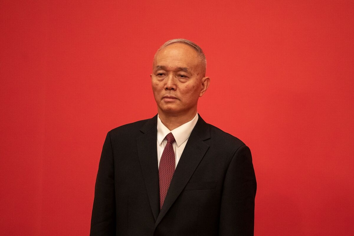 Xi Jinping Names Cai Qi, 67, New Chief of Staff Bloomberg