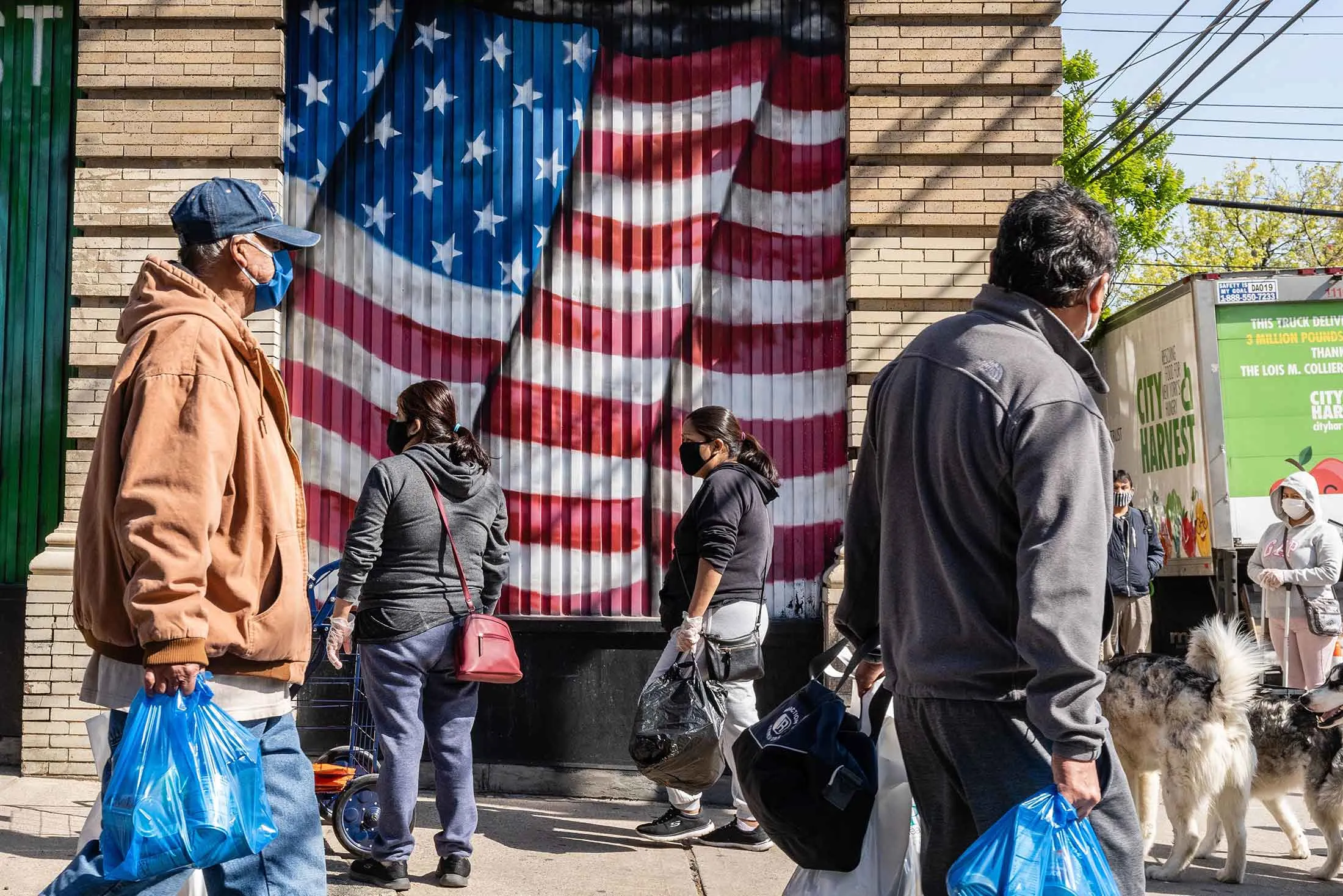 People queue at a food pantry ​in Staten Island, New York on ​May 14, 2020.&nbsp;