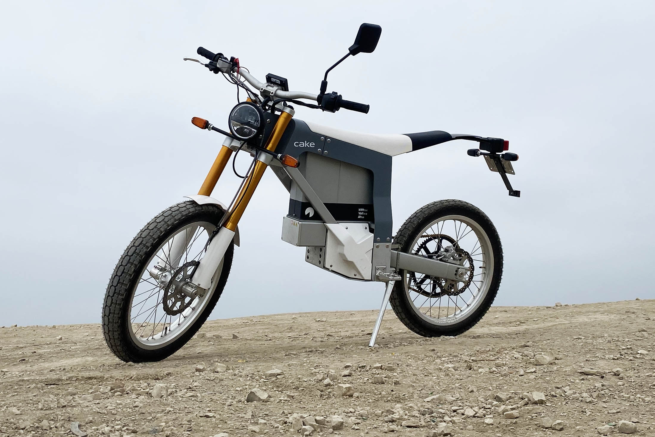 Commute | Premium electric commuter motorcycles and mopeds | CAKE