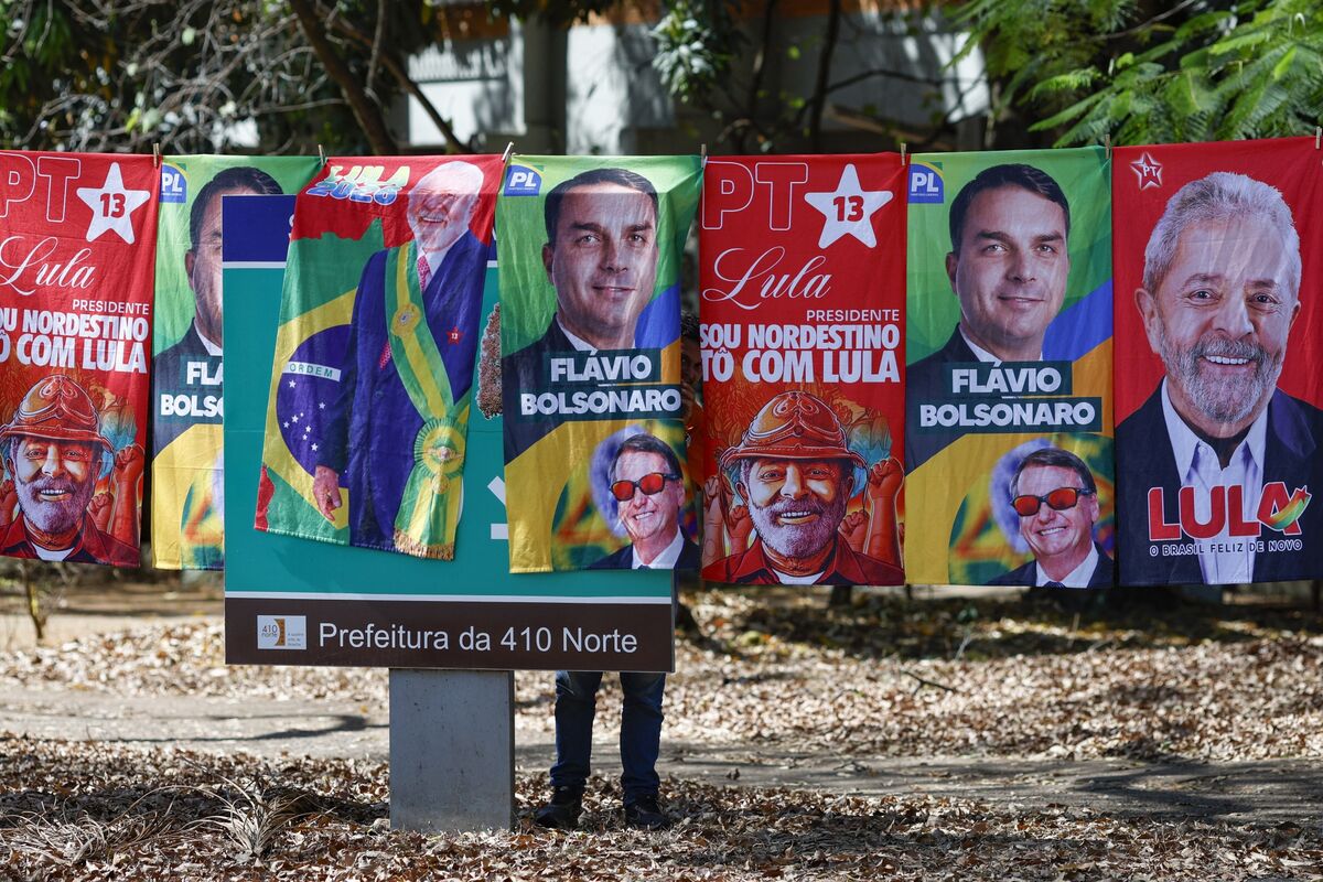 Representação da decisão do Banco Central sobre a Selic em meio à eleição brasileira