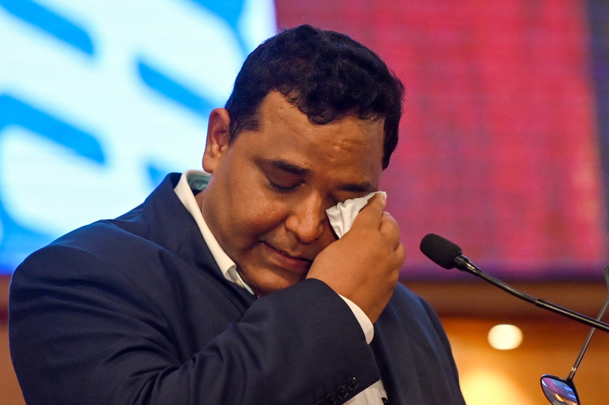 Vijay Shekhar Sharma in tears while giving a speech.