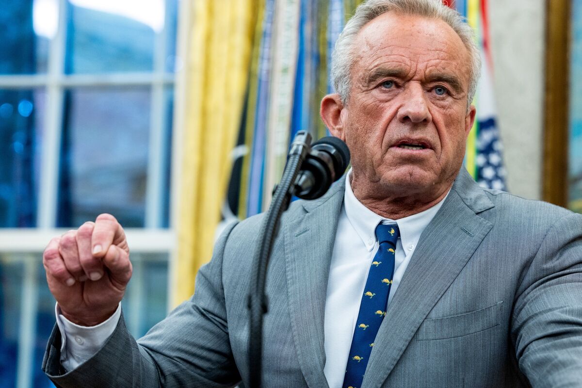 bloomberg.com - Kristina Peterson - RFK Jr. Says National Food Standard on Table Amid State Activism