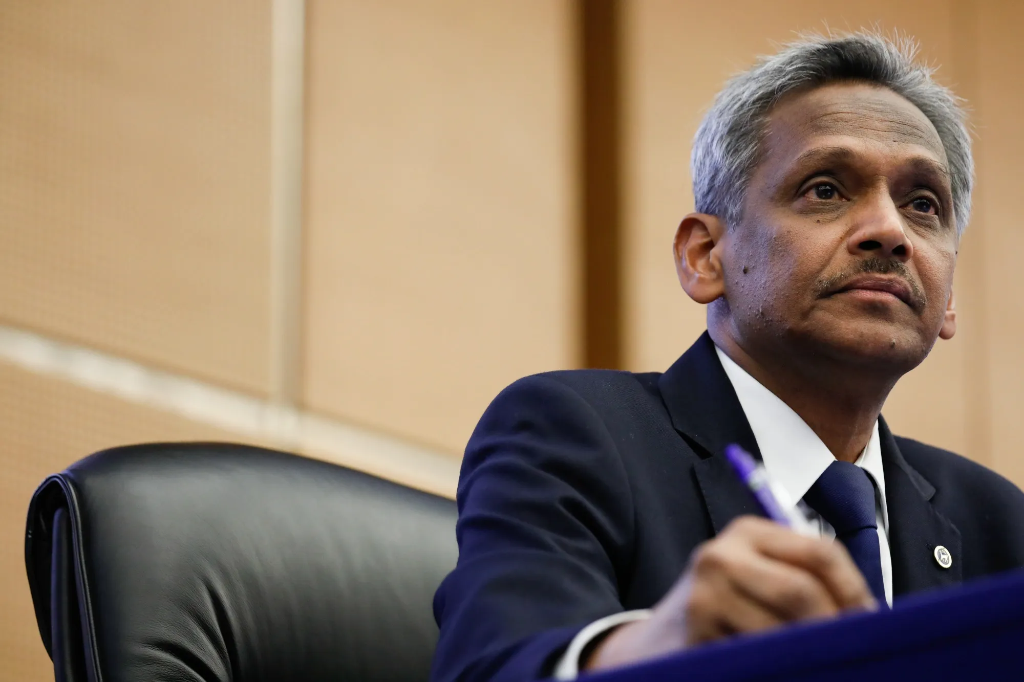 Sign Razheed Ghaffour Malaysia Economy Sustains Strong Growth on Investment Surge - Bloomberg