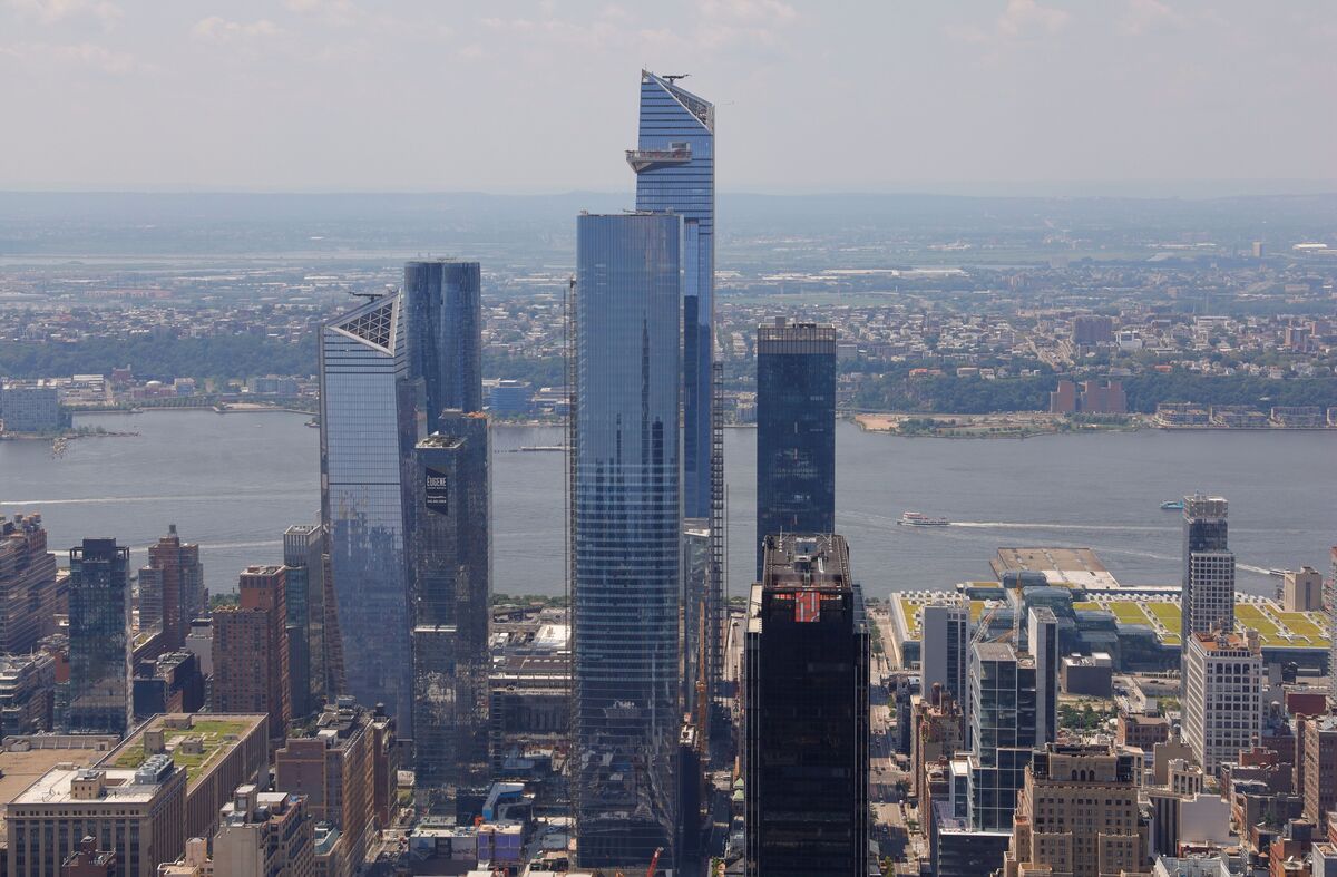 bloomberg.com - Nishant Kumar - DE Shaw's Hedge Funds Gain in a Brutal Week for Multistrat Peers