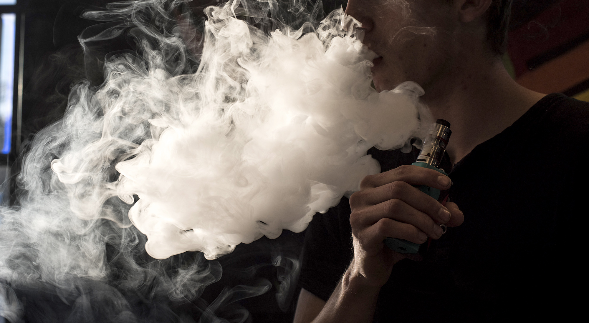 Vaping-Related Lung Injuries Surge to 805 Cases, CDC Says - Bloomberg