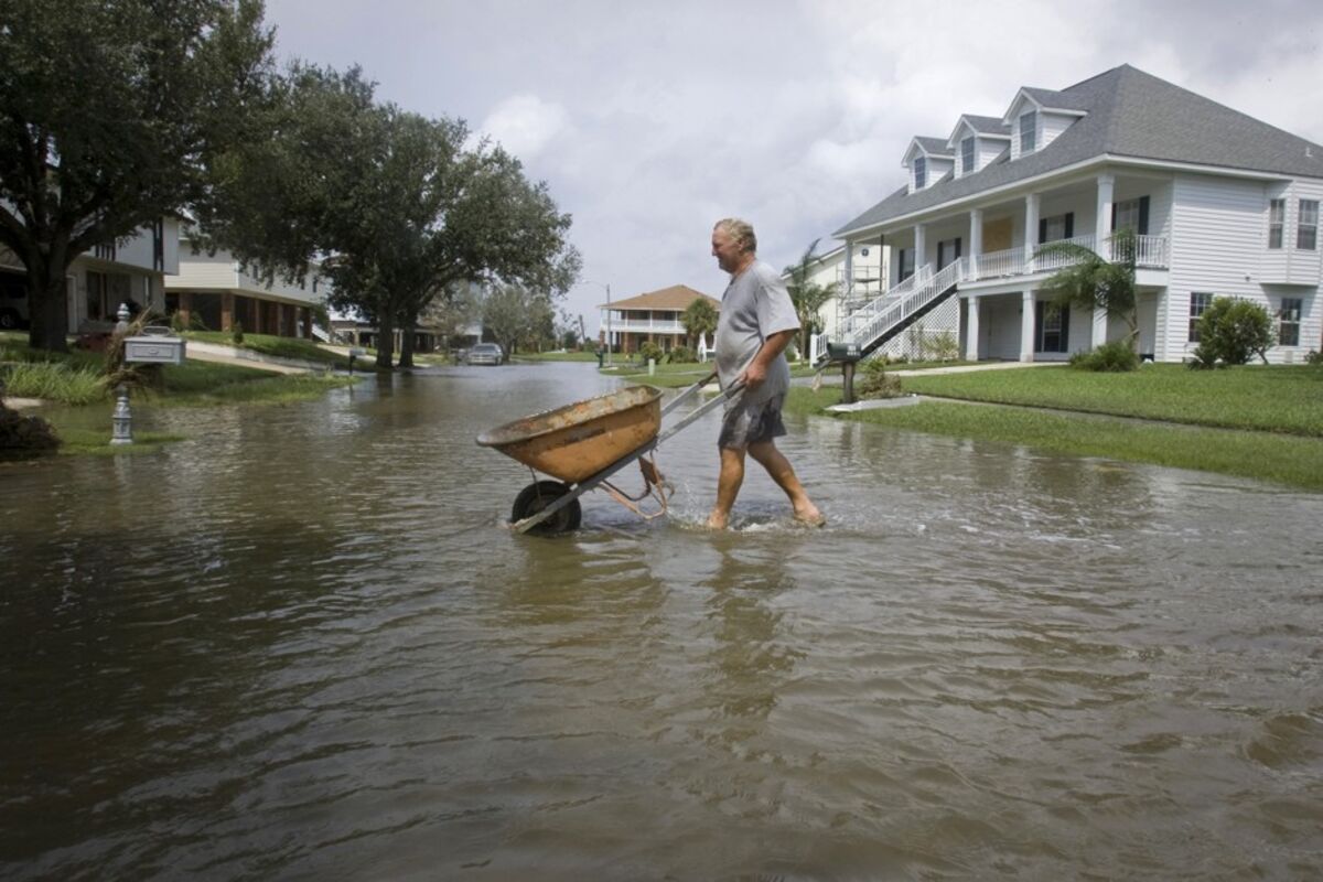 Florida codes keep new homes 'high and dry.' Do they make flooding worse  for neighbors?