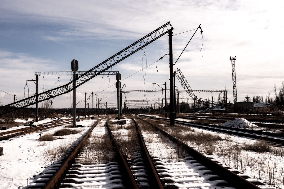 Ukraine Railways Suspends Upcoming Bond Coupons to Preserve Cash