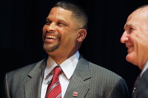 The Lesson of Rutgers's New Basketball Coach: R??sum??-Padding Can Be Hard to Resist