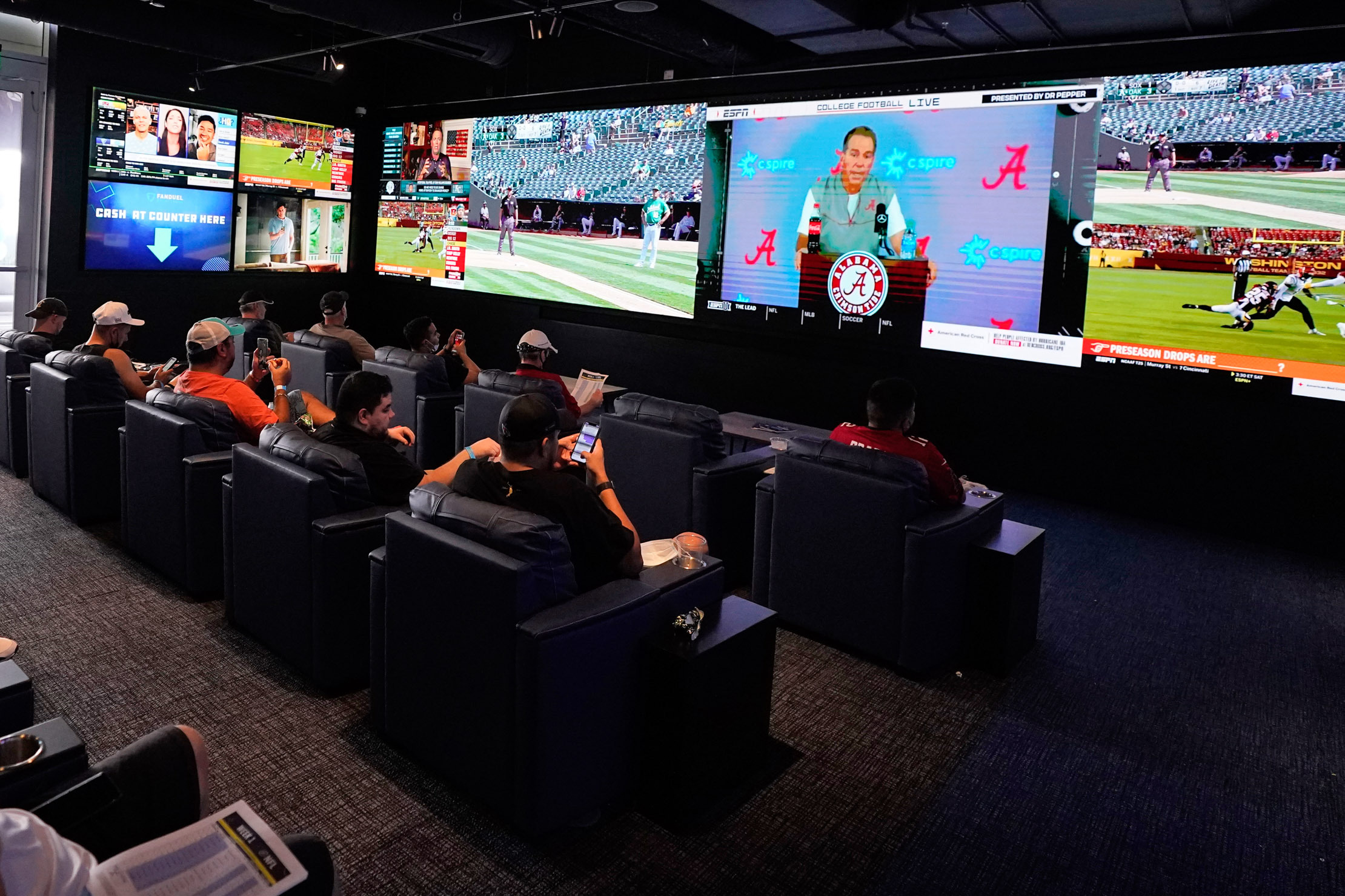 Why Super Bowl LVI Will Be Biggest for Gambling Apps Like DraftKings,  FanDuel - Bloomberg