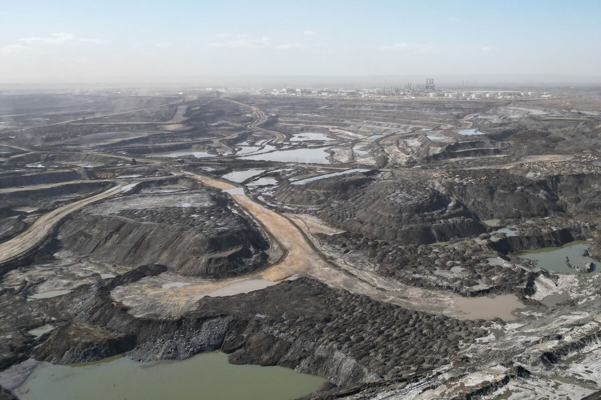 bloomberg.com - Iain Boekhoff - Canada's Oil Sands Get a Boost From Mark Carney