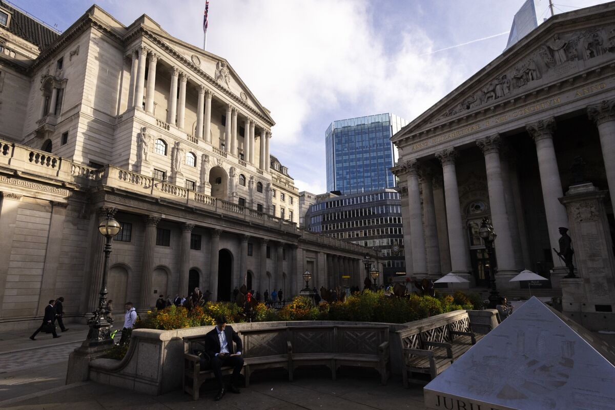 Bank of England Hawks Appear Isolated as Deputies Shift Ground