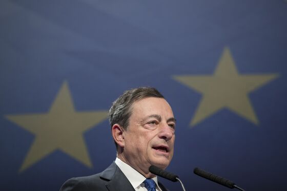 Draghi Sees Brexit Negotiations Ending in Gradual Transition