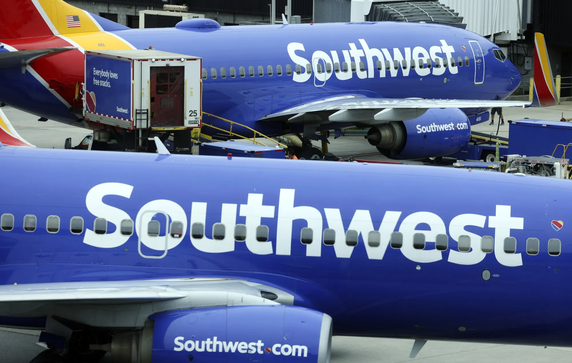 The process is a way for ambitious pilots to sidestep policies that large US carriers put in place to protect staffing for their associated regional airlines.