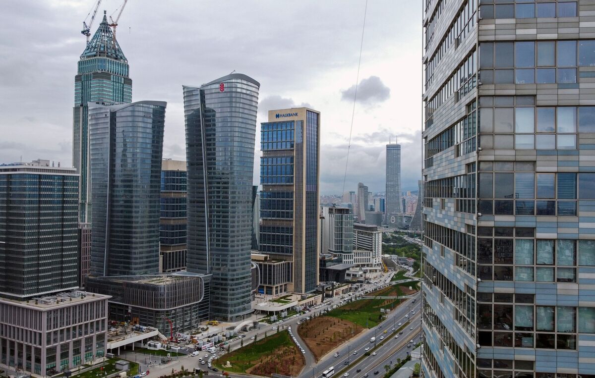 Turkish Banks Set for Best Week in 21 Years Before Sunday’s Vote