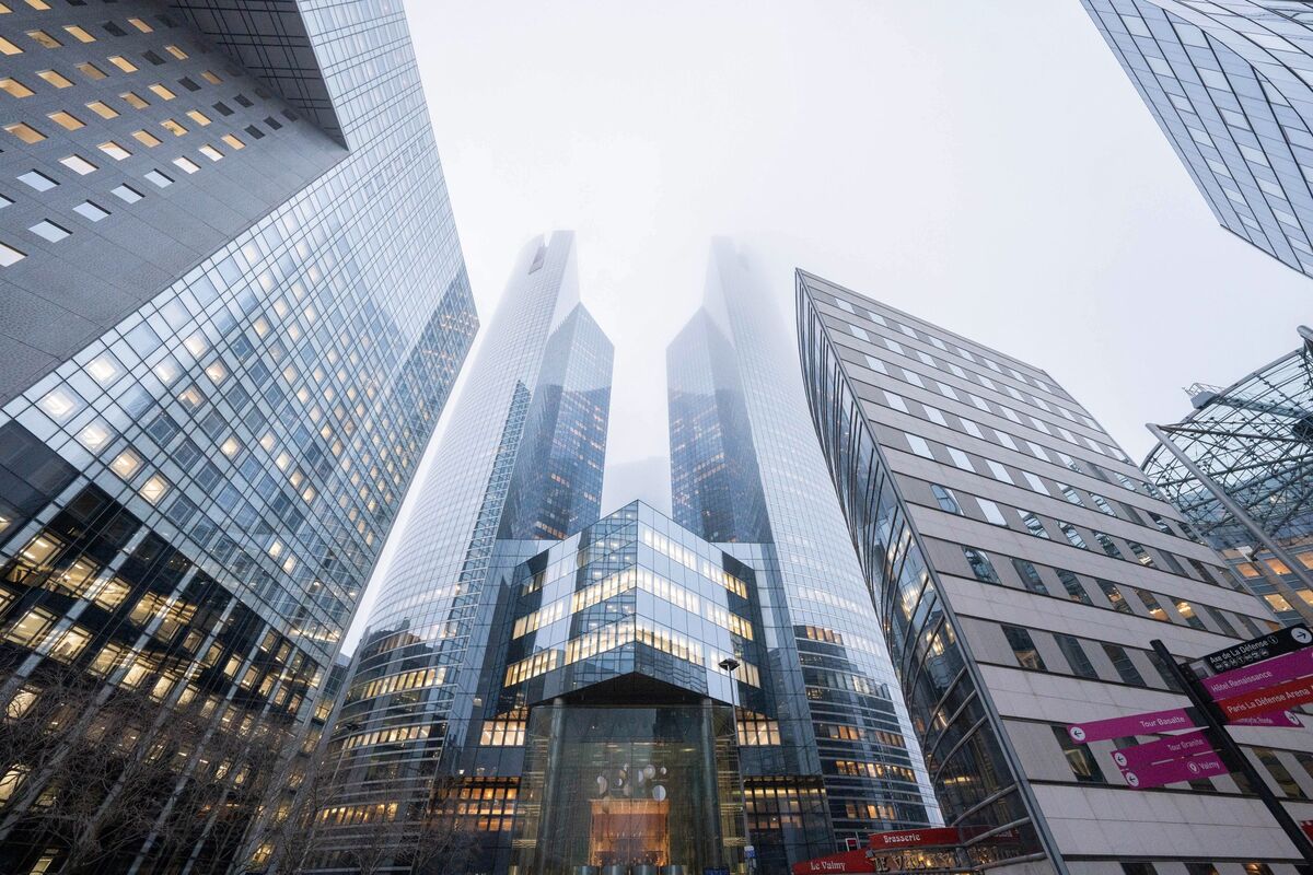 French Banks’ Credit Risk Has Surged Above Major European Peers