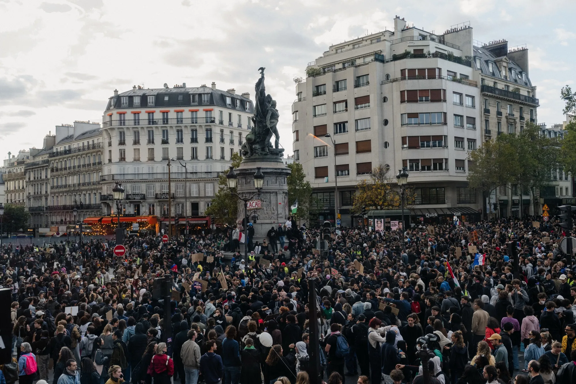 France on Edge as New Protests Raise Fears of Violence, Looting - Bloomberg