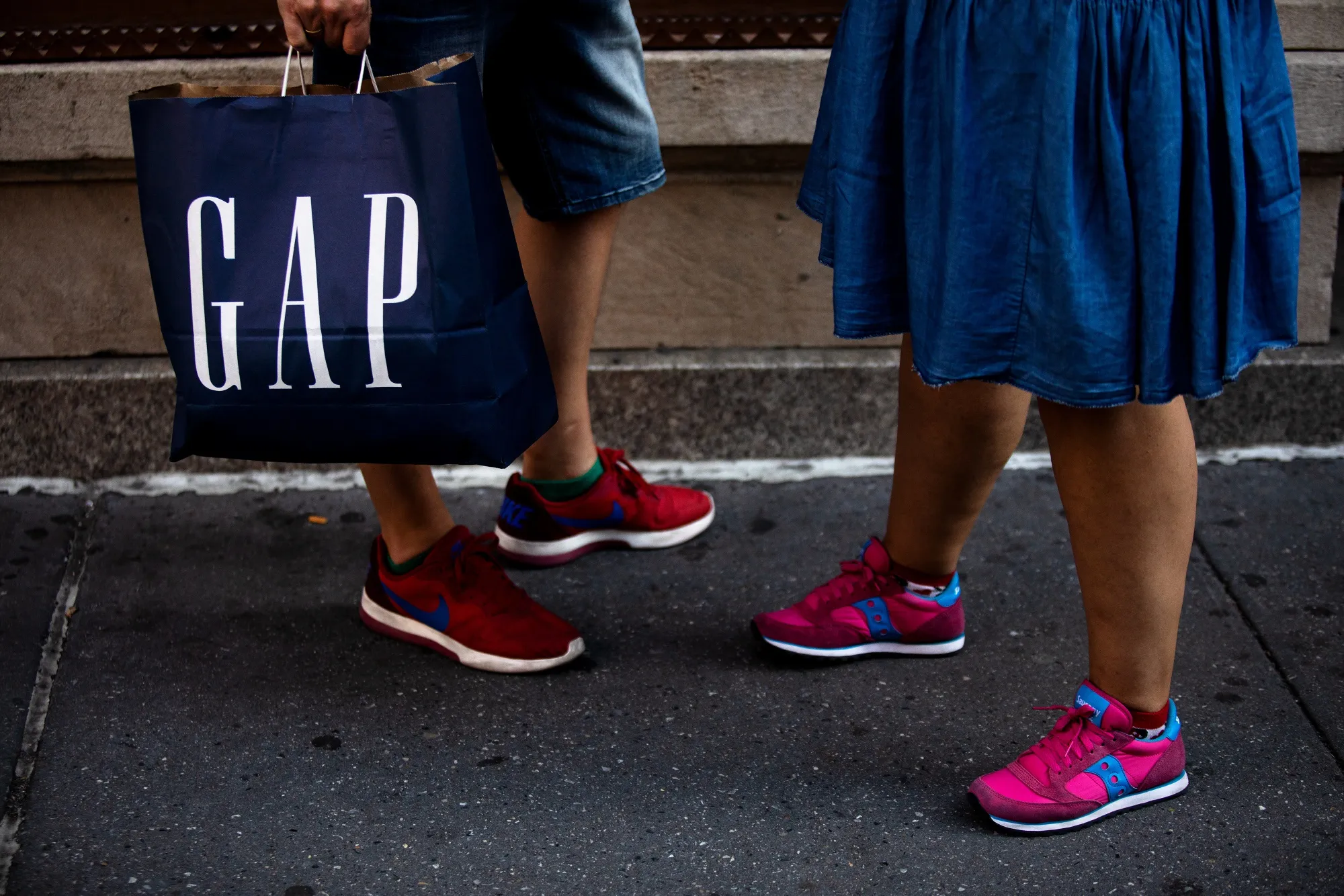 Gap Earnings Beat Forecasts, Raises Full-Year Outlook - Bloomberg