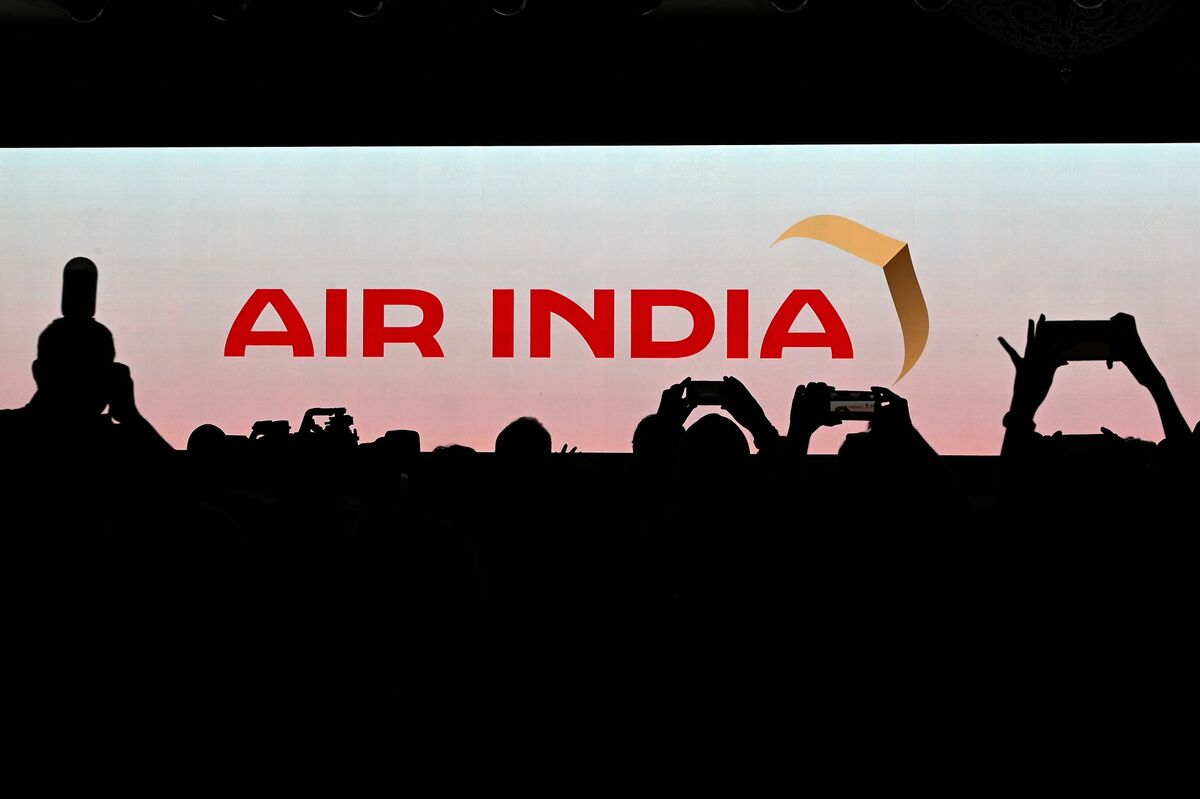 Air India Boeing Headed for London Crashes With 242 People