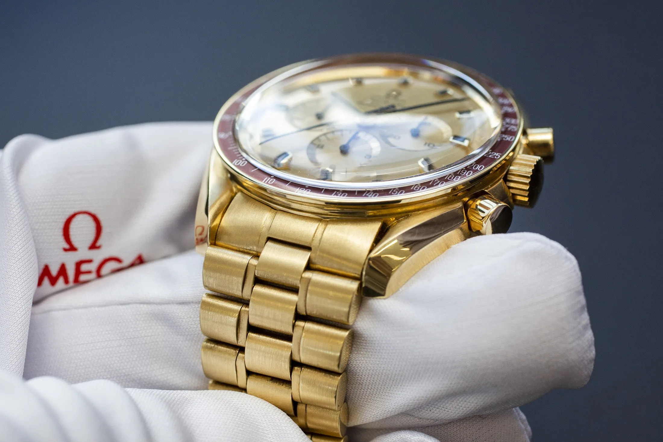 Wearing Richard Nixon's Gold Omega Speedmaster, First Ever Made - Bloomberg, image size:2200x1467